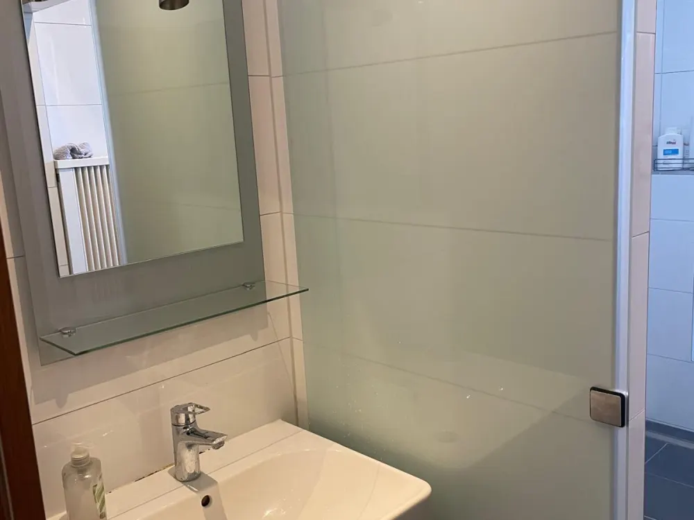 Möbliertes WG Zimmer Zentrale Lage in Bad Cannstatt
