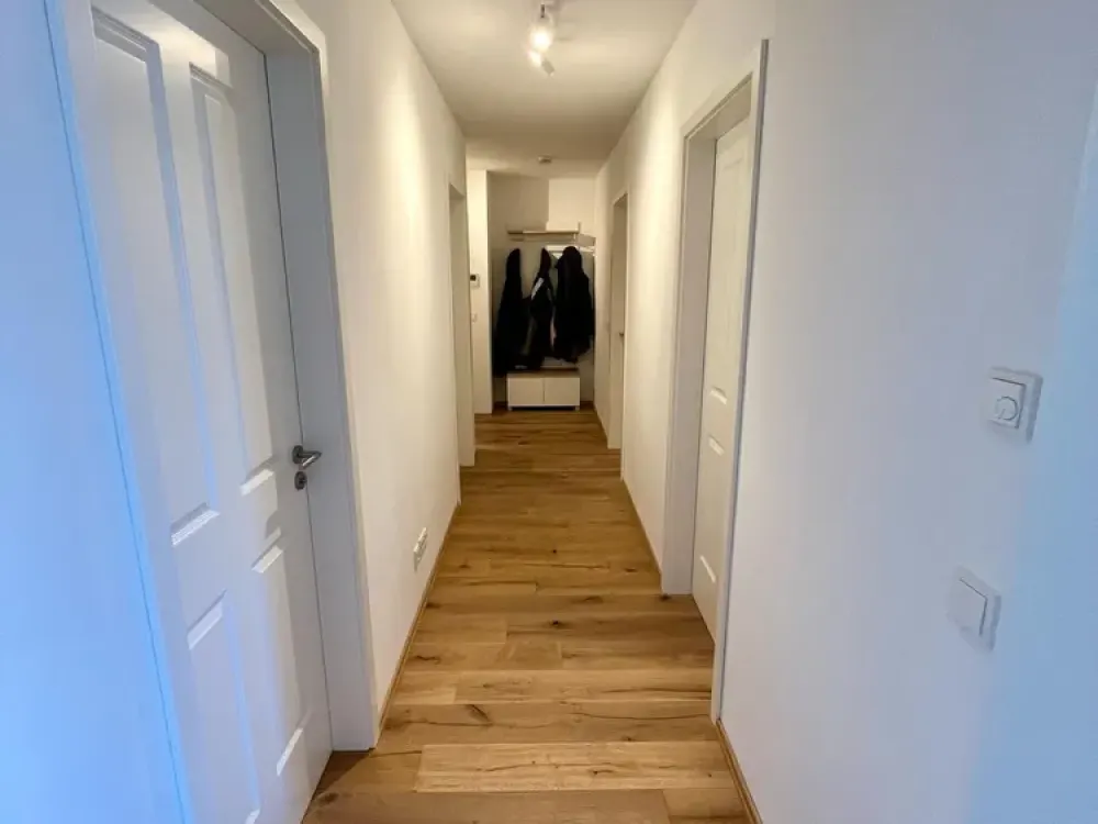5-Zimmer-Wohnung mit Balkon und EBK direkt am Park und Abenteuerspielplatz