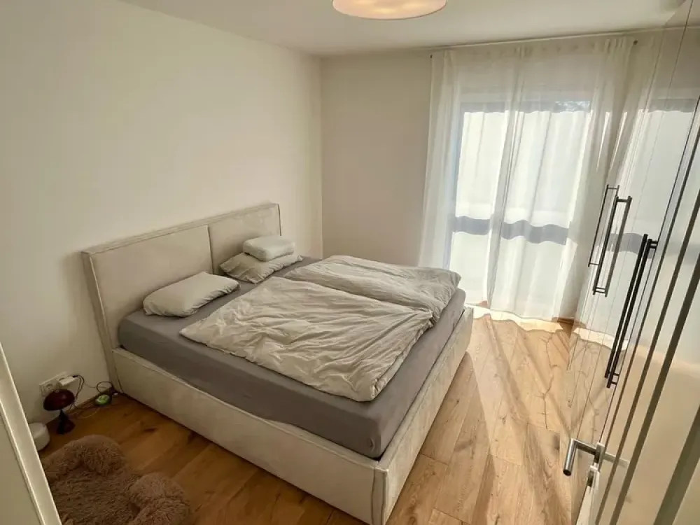 5-Zimmer-Wohnung mit Balkon und EBK direkt am Park und Abenteuerspielplatz