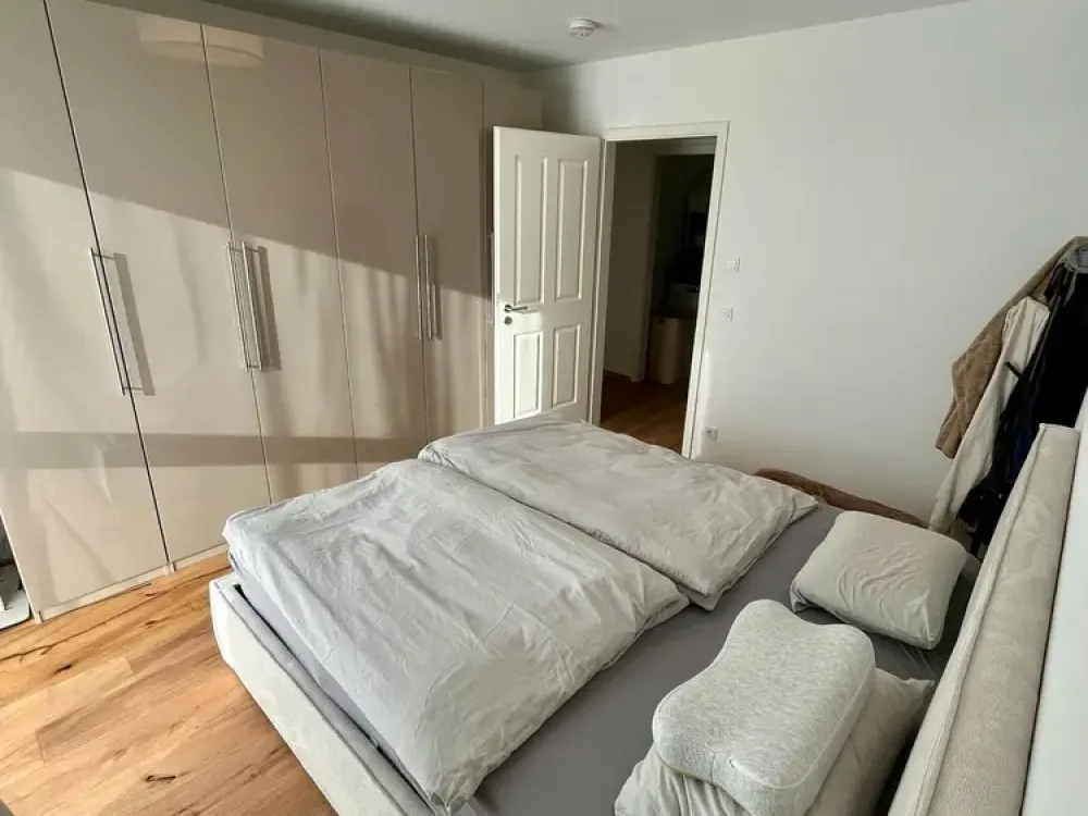 5-Zimmer-Wohnung mit Balkon und EBK direkt am Park und Abenteuerspielplatz