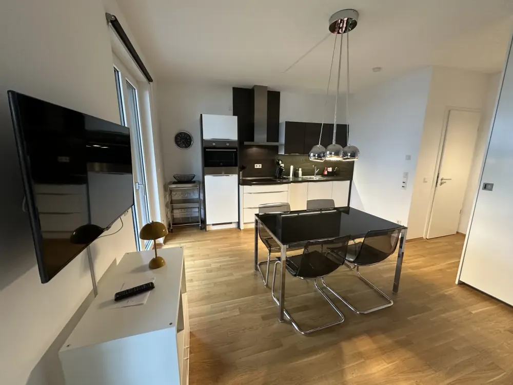 NK-ALL-INC: Voll möblierte moderne und gepflegte 1,5-Zimmer-Wohnung mit Terrasse in Köln-Bayenthal