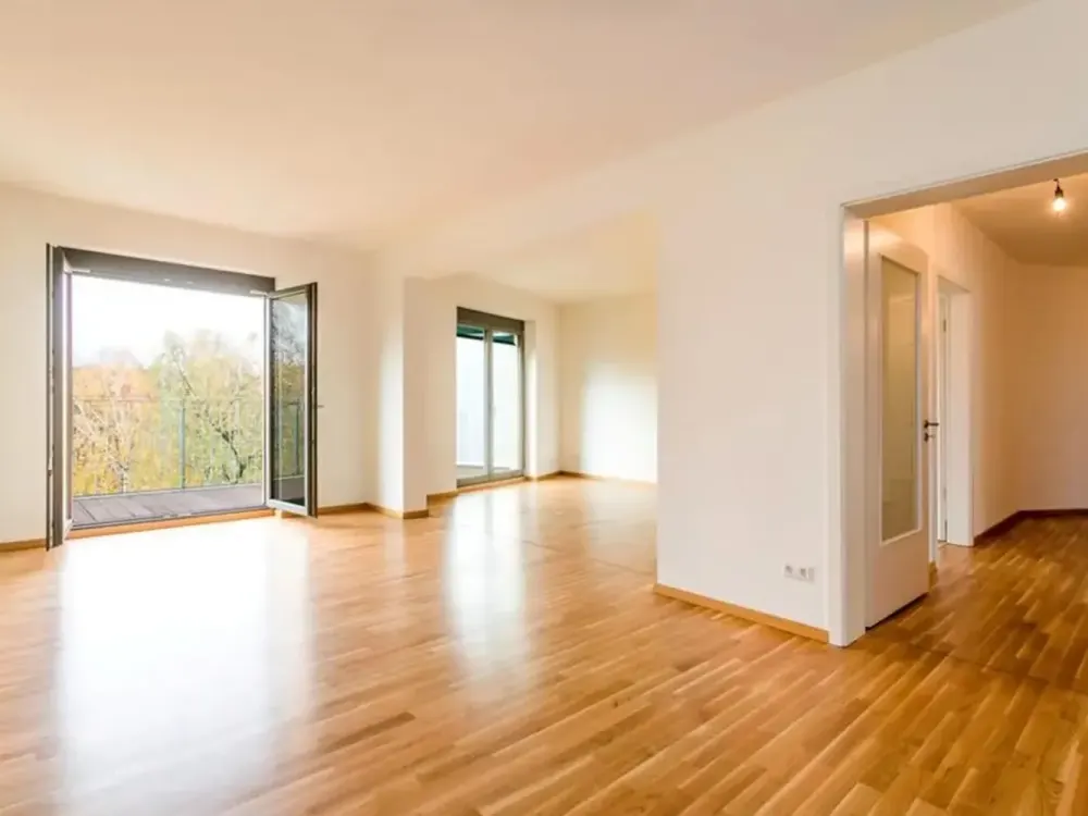 Helle 4,5 Zimmer in Charlottenburg, großer Westbalkon mit Blick ins Grüne