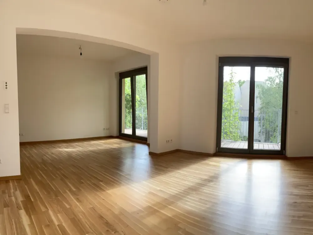 Helle 4,5 Zimmer in Charlottenburg, großer Westbalkon mit Blick ins Grüne