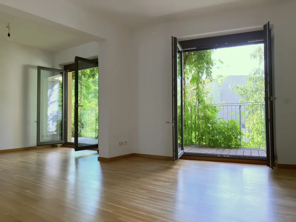 Helle 4,5 Zimmer in Charlottenburg, großer Westbalkon mit Blick ins Grüne