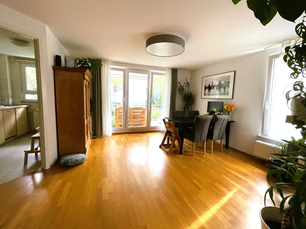 Schöne 3 Zi-Whg. (ca. 74 m²) mit EBK, Blk und TG in Vaihingen