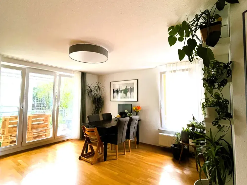 Schöne 3 Zi-Whg. (ca. 74 m²) mit EBK, Blk und TG in Vaihingen