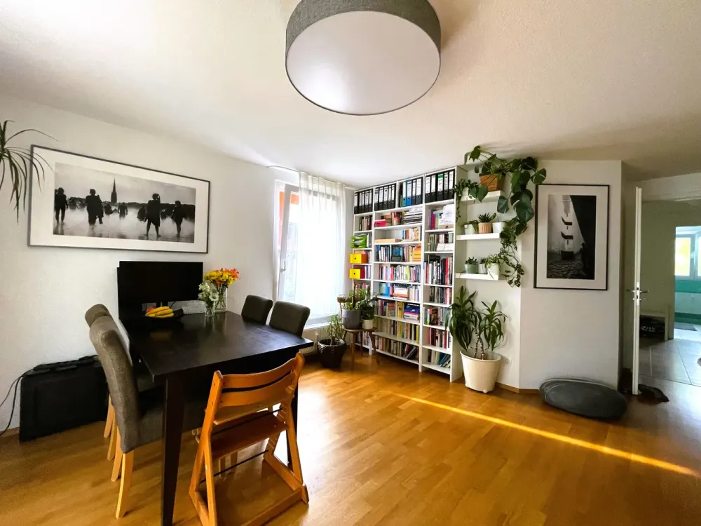 Schöne 3 Zi-Whg. (ca. 74 m²) mit EBK, Blk und TG in Vaihingen