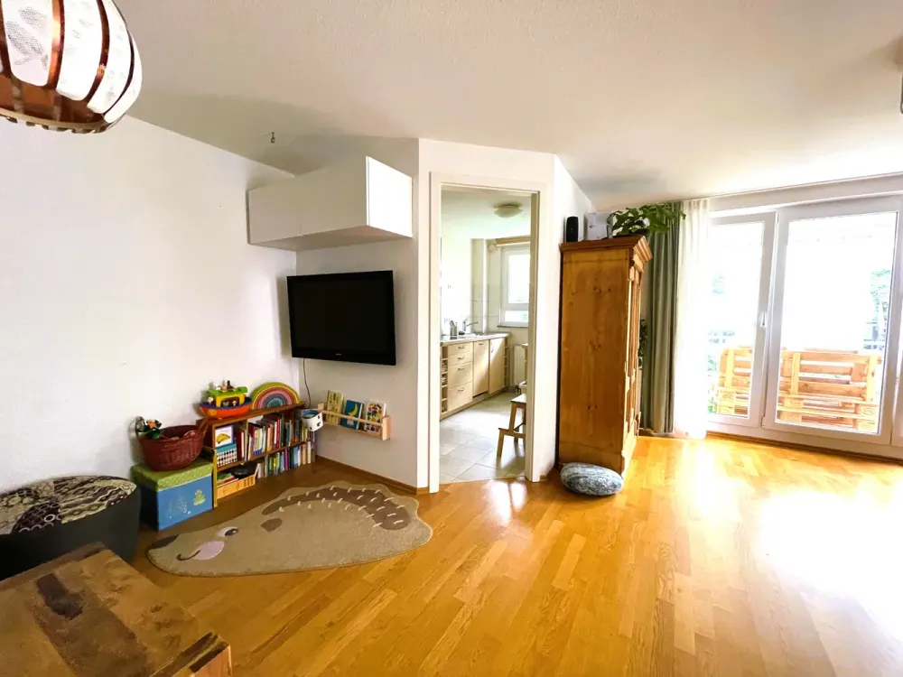 Schöne 3 Zi-Whg. (ca. 74 m²) mit EBK, Blk und TG in Vaihingen