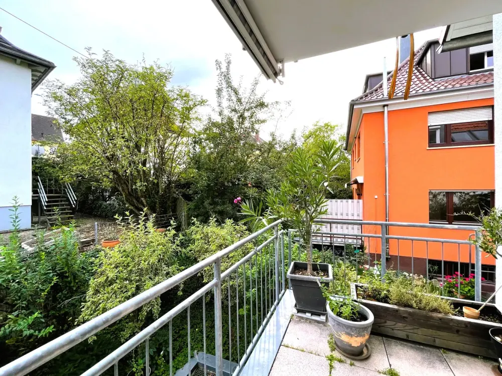Schöne 3 Zi-Whg. (ca. 74 m²) mit EBK, Blk und TG in Vaihingen