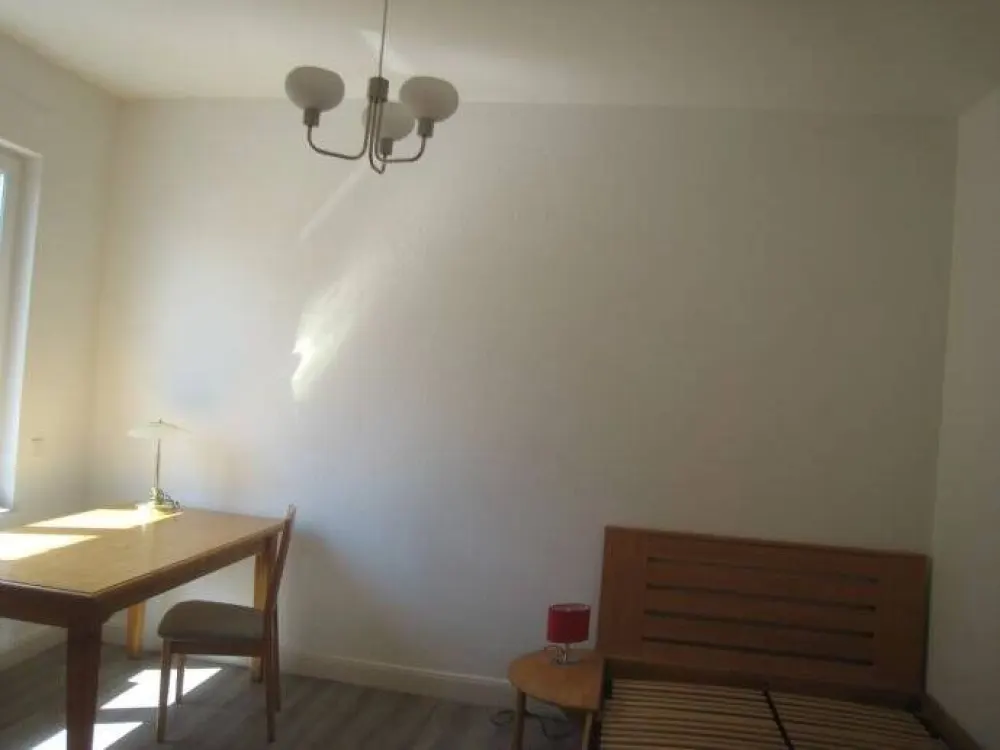 Frankfurt-Griesheim möbliertes WG Zimmer, 2.re, Komplettrenovierung in 2018