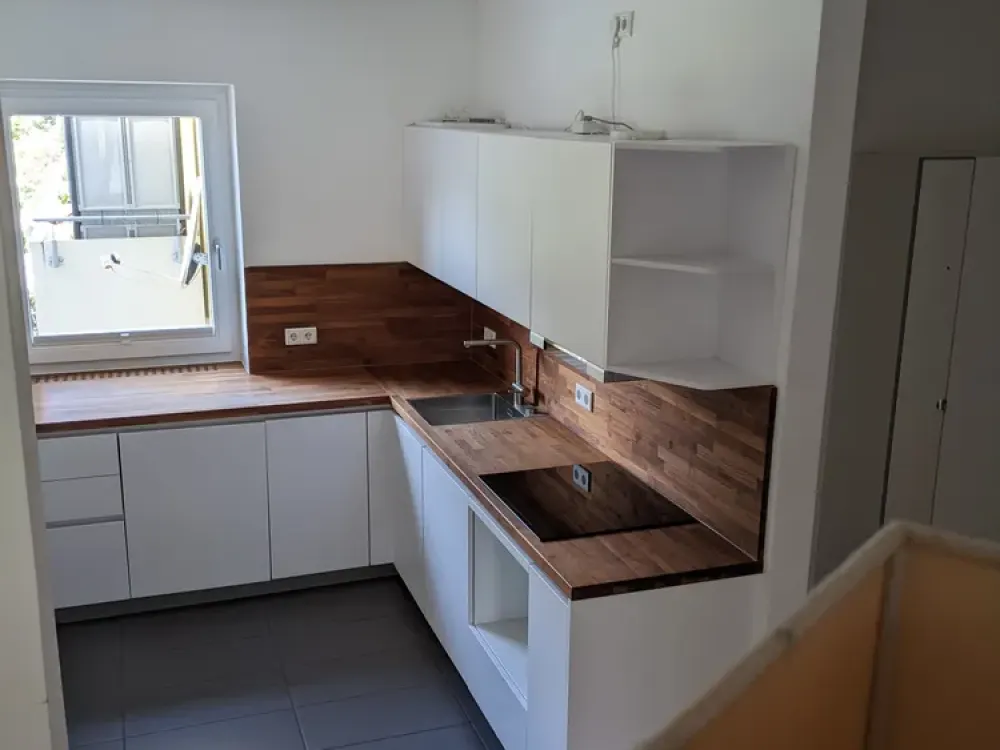 Top modern apartment with three rooms and underground parking space for electric vehicle in Milbertshofen, Munich
