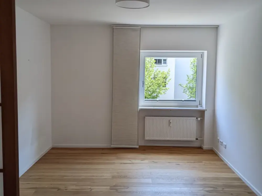 Top modern apartment with three rooms and underground parking space for electric vehicle in Milbertshofen, Munich