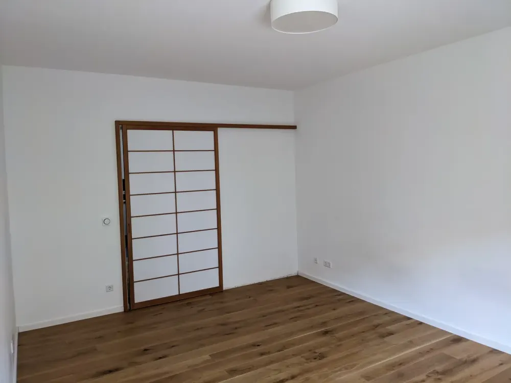 Top modern apartment with three rooms and underground parking space for electric vehicle in Milbertshofen, Munich