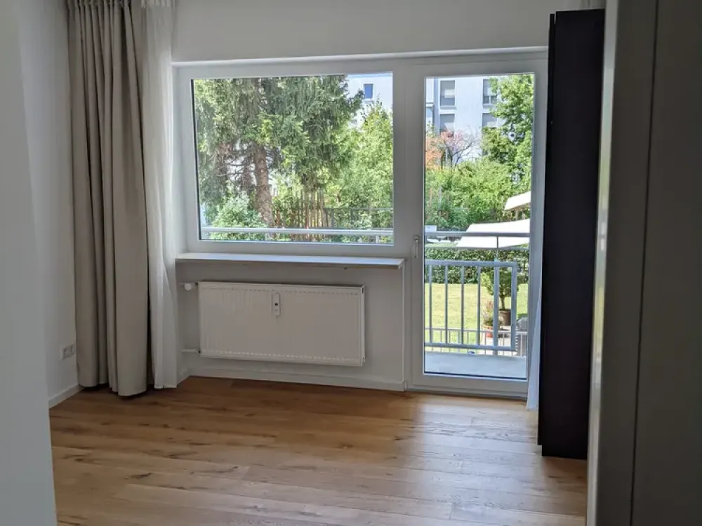 Top modern apartment with three rooms and underground parking space for electric vehicle in Milbertshofen, Munich