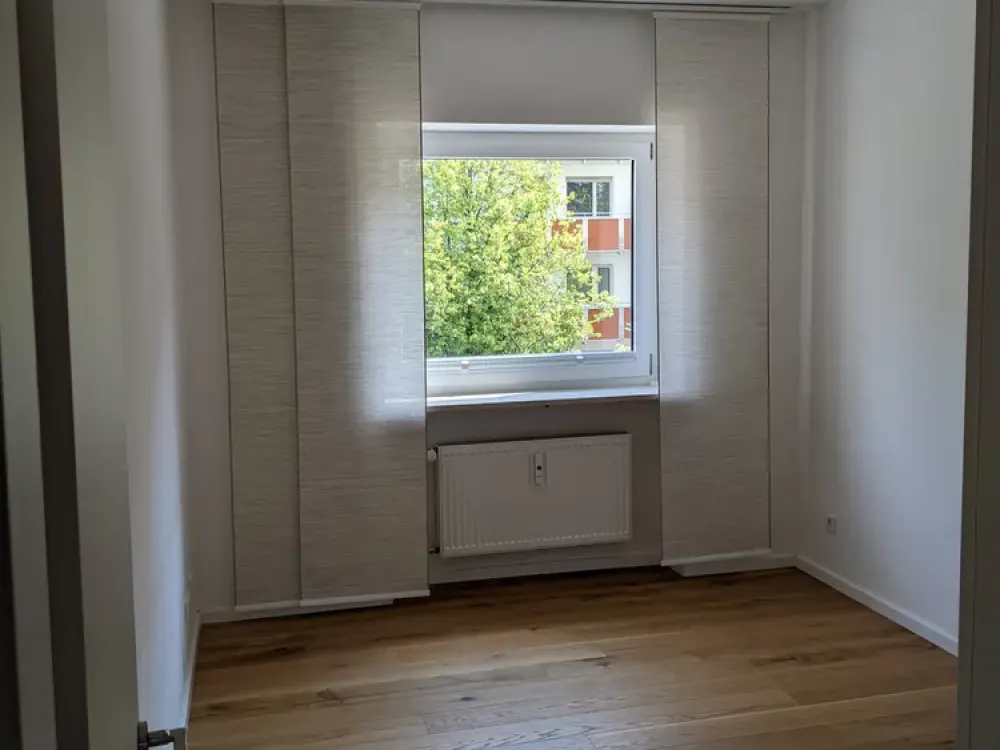 Top modern apartment with three rooms and underground parking space for electric vehicle in Milbertshofen, Munich