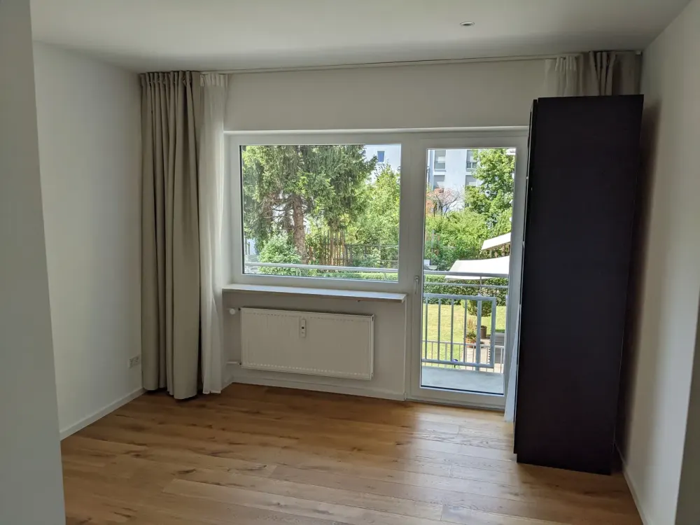 Top modern apartment with three rooms and underground parking space for electric vehicle in Milbertshofen, Munich