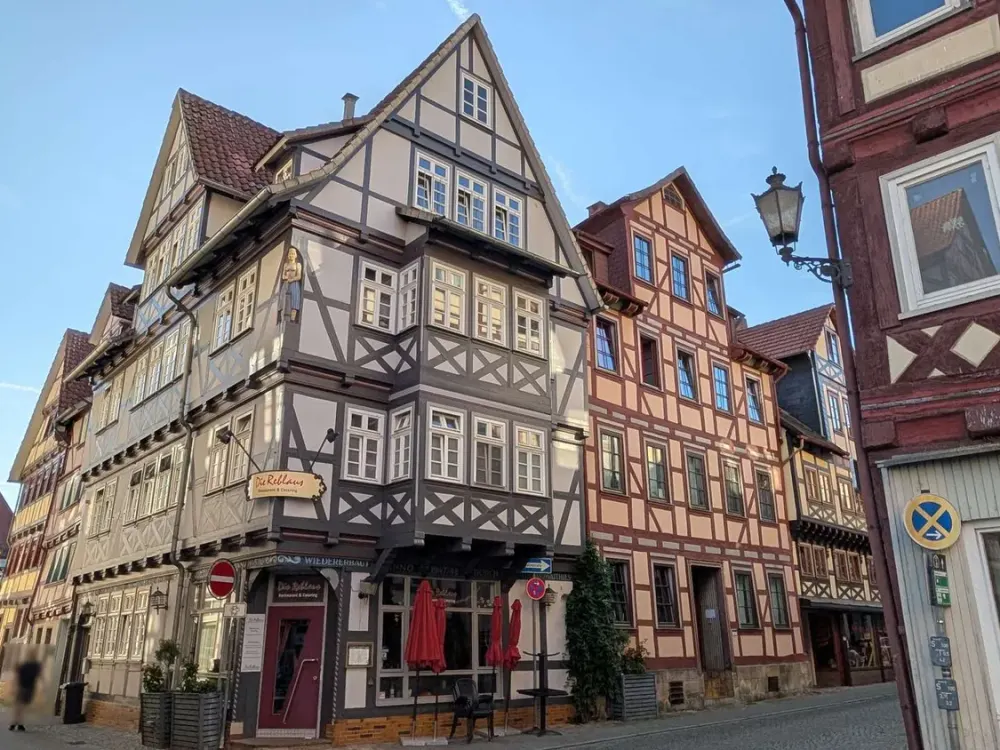 [Innenstadt] سكن استثنائي عبر منزلين, 6 غرف، لوجيا وشرفة على حوالي 220 م²