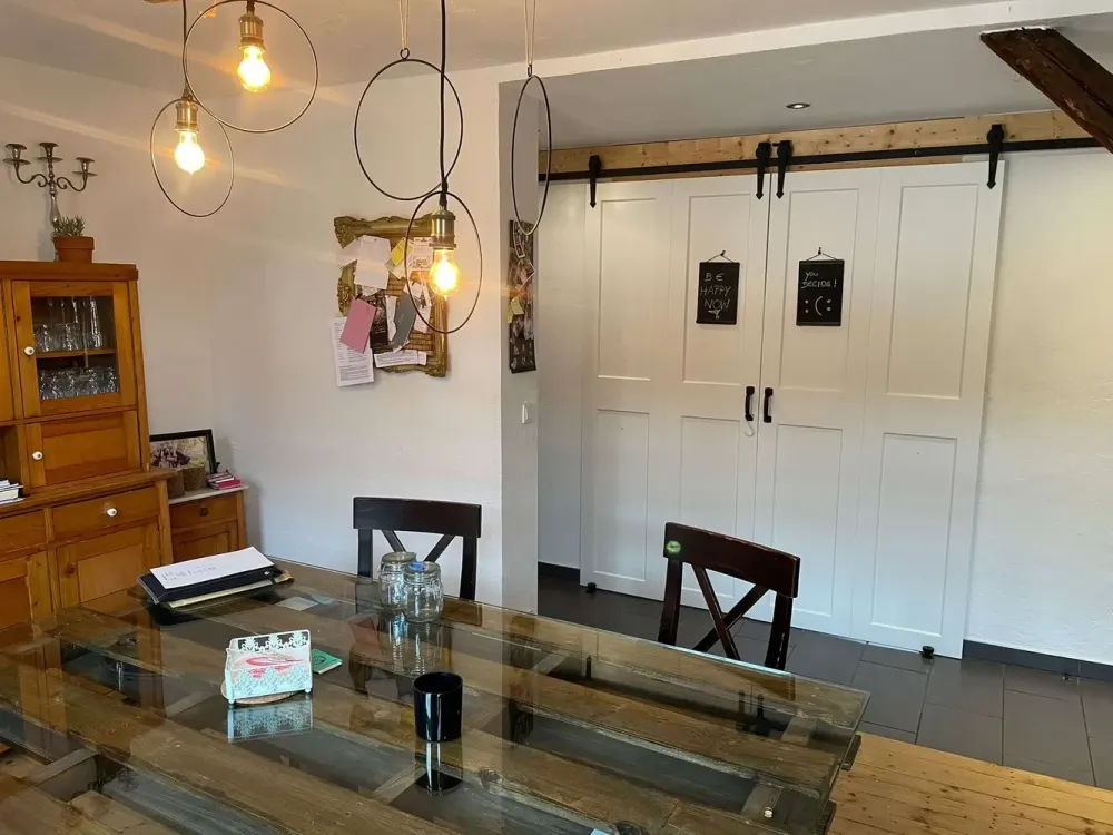 [Innenstadt] سكن استثنائي عبر منزلين, 6 غرف، لوجيا وشرفة على حوالي 220 م²