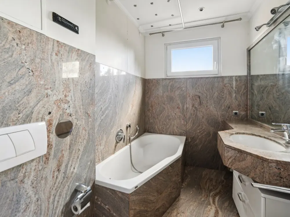 Besichtigung am 10.09. Helle 2-Zimmer-Wohnung mit sonniger Dachterrasse in attraktiver Stadtrandlage