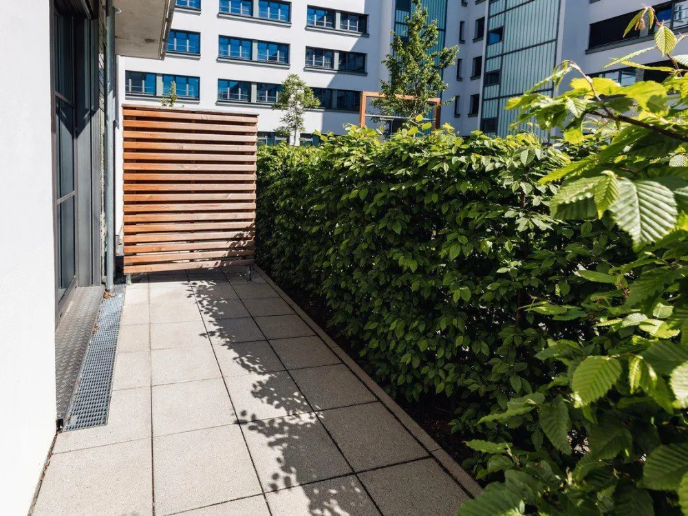 Neon Wood Student Housing in Berlin Friedrichshain - Patio Apartment