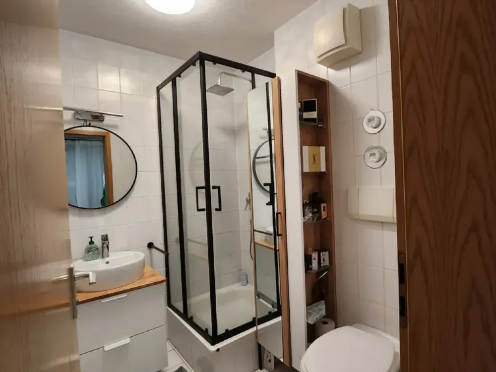 540 € - 35 m² - 1.0 Zi. 1 Zimmer Wohnung mit Einbauküche, Bad/WC, Terrasse, TG Stellplatz