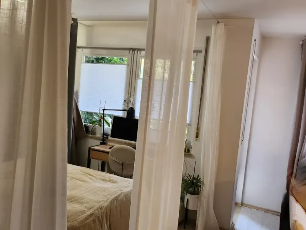 540 € - 35 m² - 1.0 Zi. 1 Zimmer Wohnung mit Einbauküche, Bad/WC, Terrasse, TG Stellplatz
