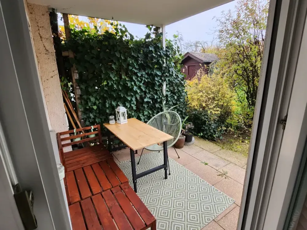540 € - 35 m² - 1.0 Zi. 1 Zimmer Wohnung mit Einbauküche, Bad/WC, Terrasse, TG Stellplatz