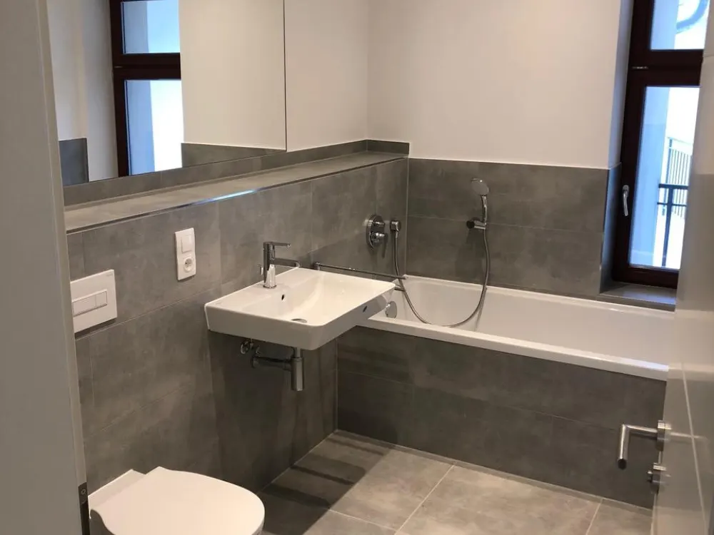 Ruhige 2 Raum Wohnung Hinterhaus mit Terrasse