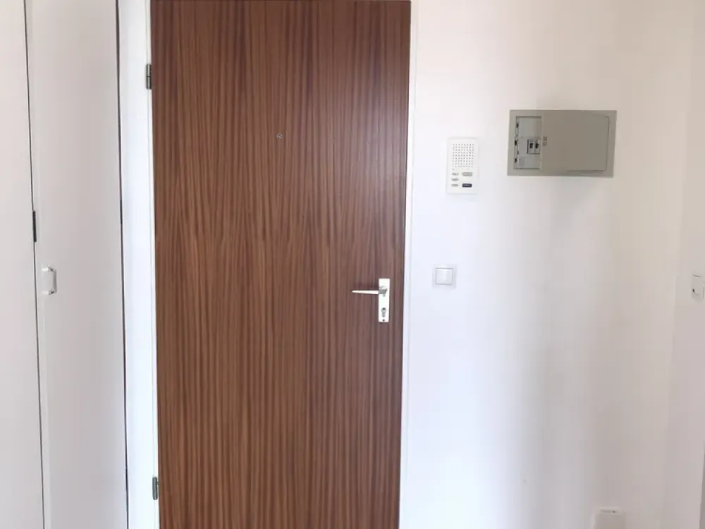 Sehr schönes Appartement im Grünen mit Balkon und Einbauküche