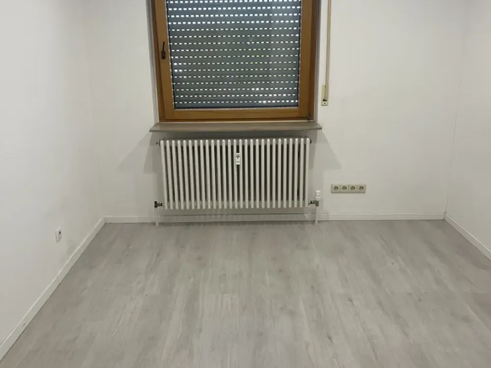 Vollständig renovierte 4,5-Raum-Wohnung mit Balkon und Einbauküche in Böblingen
