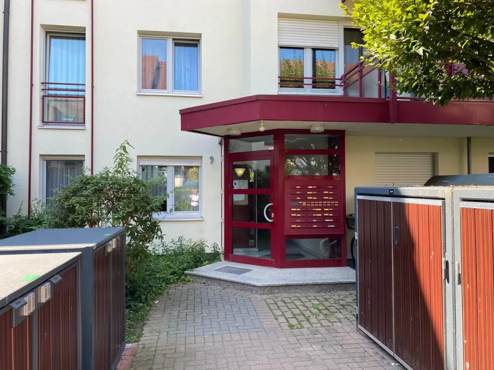 sonnige, ruhige (zum Innenhof) gelegene 1-Zimmer-Wohnung