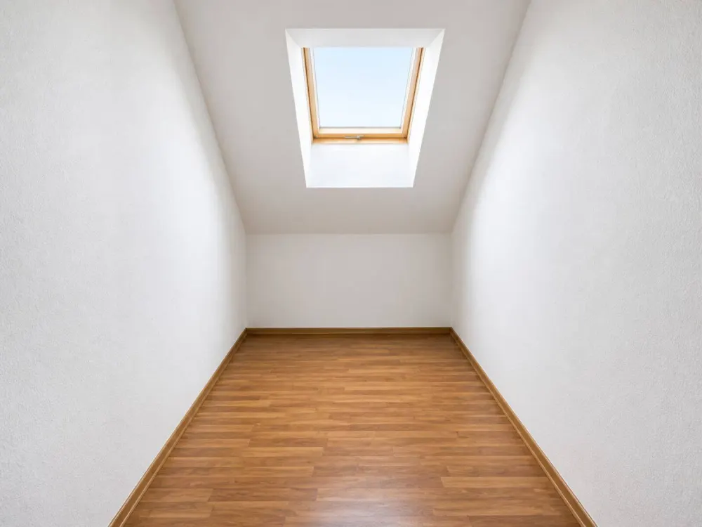 Helle renovierte 1-Zimmer Dachgeschosswohnung in der Linkelstr.