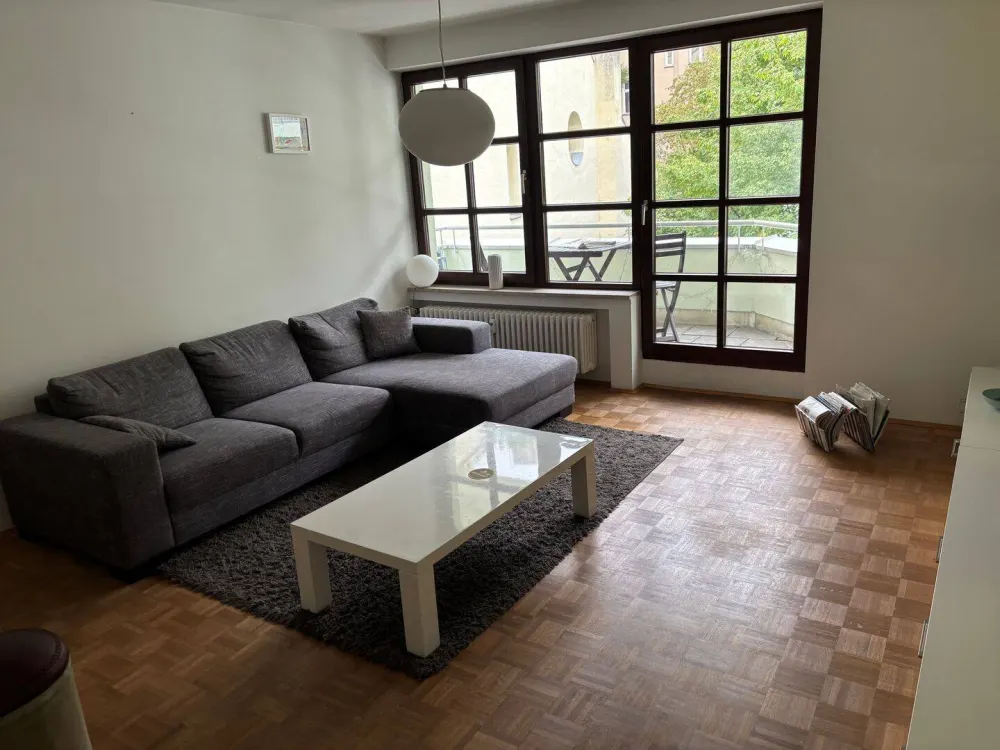 Möblierte 2-Zimmer-Wohnung mit Balkon direkt am Goetheplatz, zur Zwischenmiete