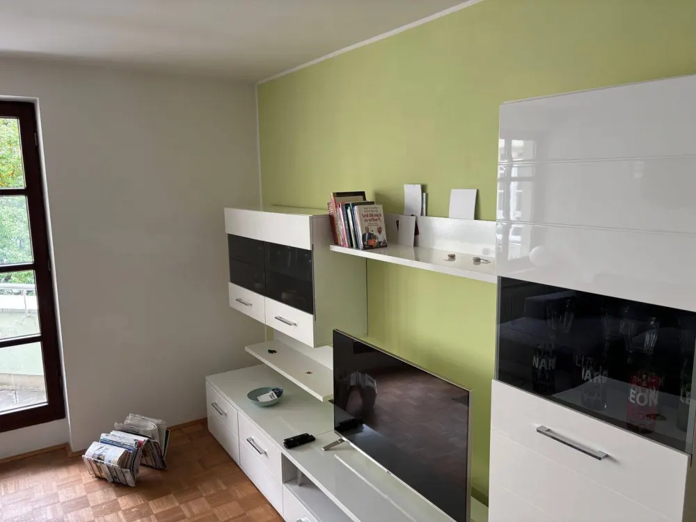 Möblierte 2-Zimmer-Wohnung mit Balkon direkt am Goetheplatz, zur Zwischenmiete