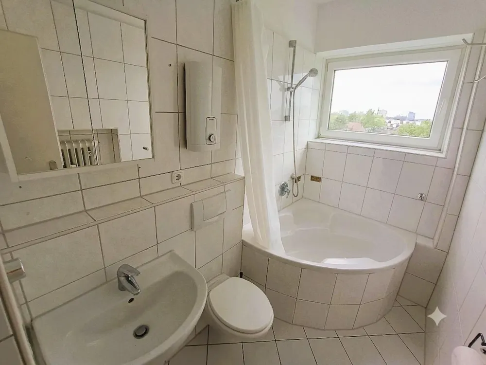 3 Zimmer Wohnung (76m²) in zentraler Lage - mit Balkon, Aufzug, Keller und Waschküche