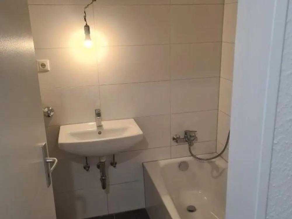 Balkonwohnung mit 2 Schlafzimmern in Düsseldorf-Peter-Behrens-Straße
