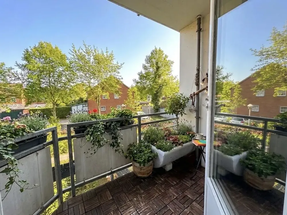 Renovated, 60sqm, 2-room apartment near Klinikum links der Weser. Balcony & parking space