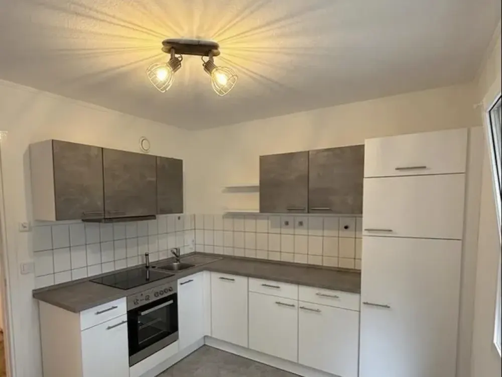 Renovated, 60sqm, 2-room apartment near Klinikum links der Weser. Balcony & parking space