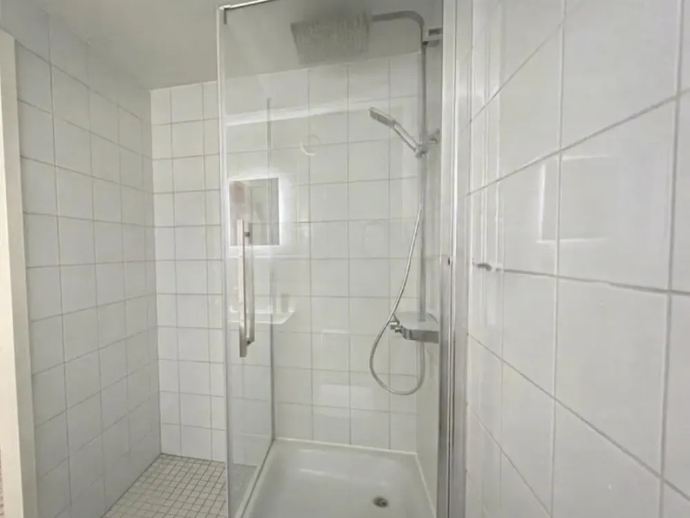 Renovated, 60sqm, 2-room apartment near Klinikum links der Weser. Balcony & parking space