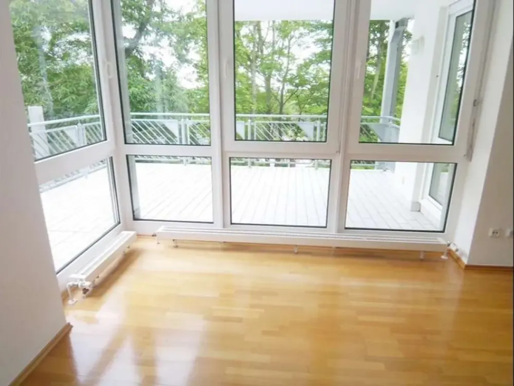 Repräsentative 4-Zimmer-Wohnung, 1. OG, mit gr. Balkon und EBK in Königstein