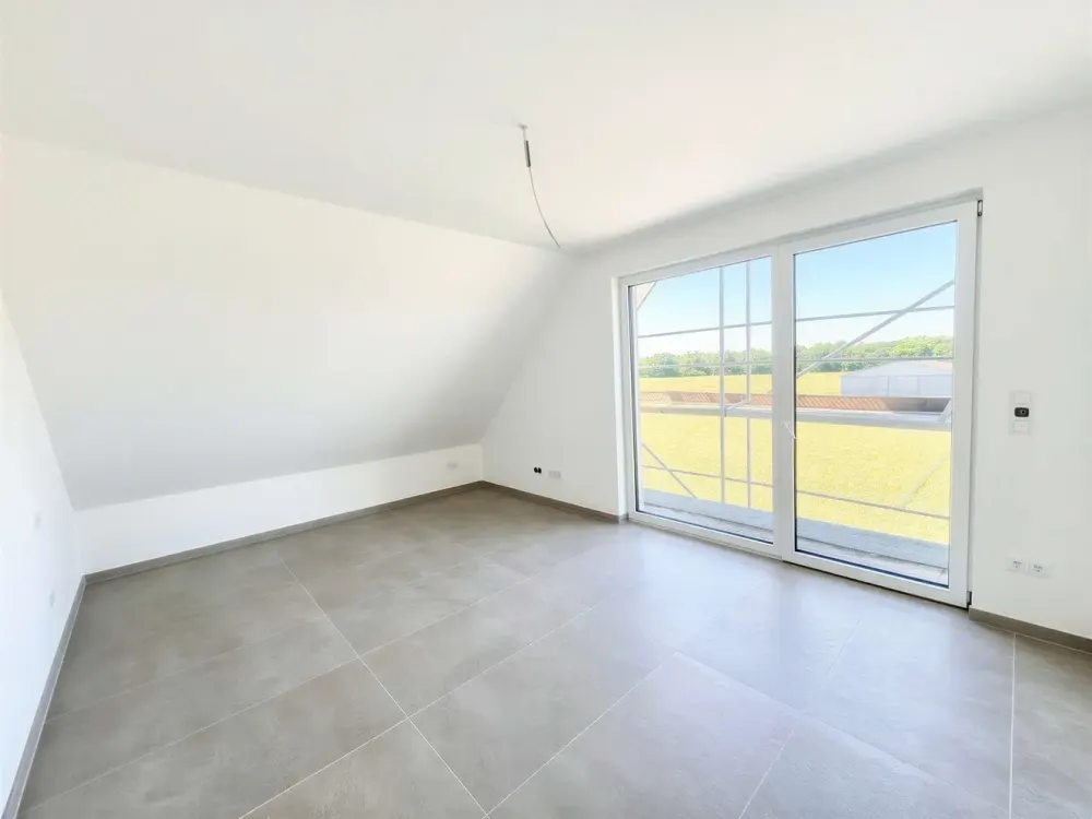 Wohnen + Arbeiten 5 Zimmerwohnung mit 140 m² in idyllischer Feldrandlage zu vermieten