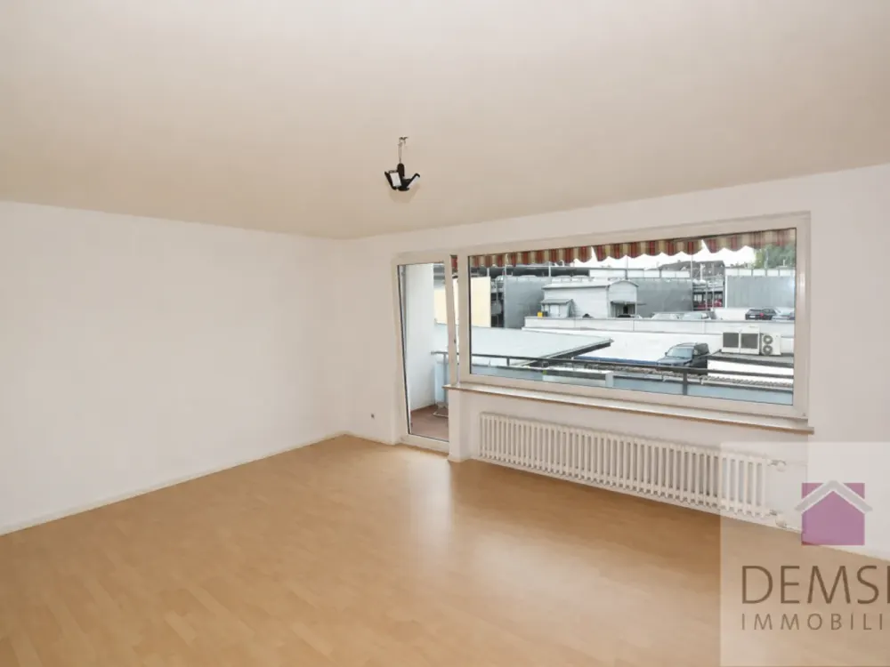 5841: Zentraler geht es nicht! Helle Zwei-Zimmerwohnung in bester Lage der Hildender-City!