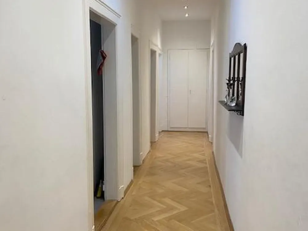 Nähe Prinzregentenpl., Top Altbau-4,5 Zi-WHG in Alt-Bogenhausen + Wohnküche, Essbereich und Balkon!