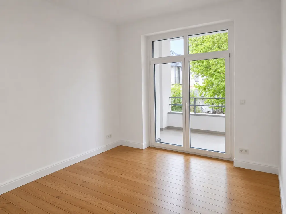 Bright and Spacious 3-Room Apartment in a Modernized Old Building