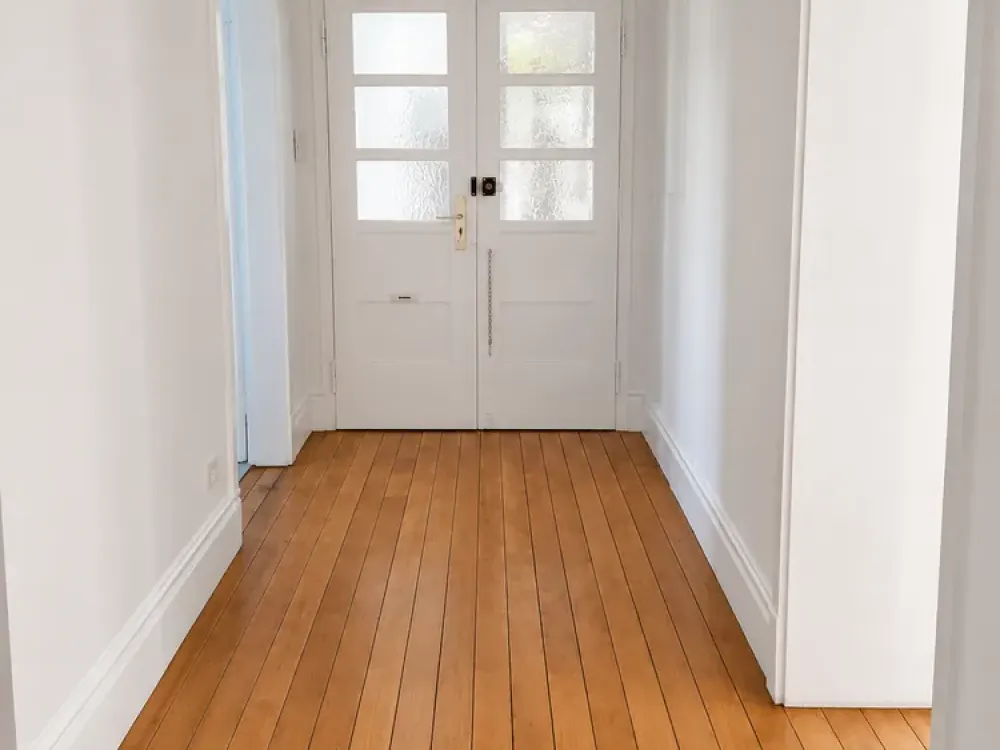 Bright and Spacious 3-Room Apartment in a Modernized Old Building