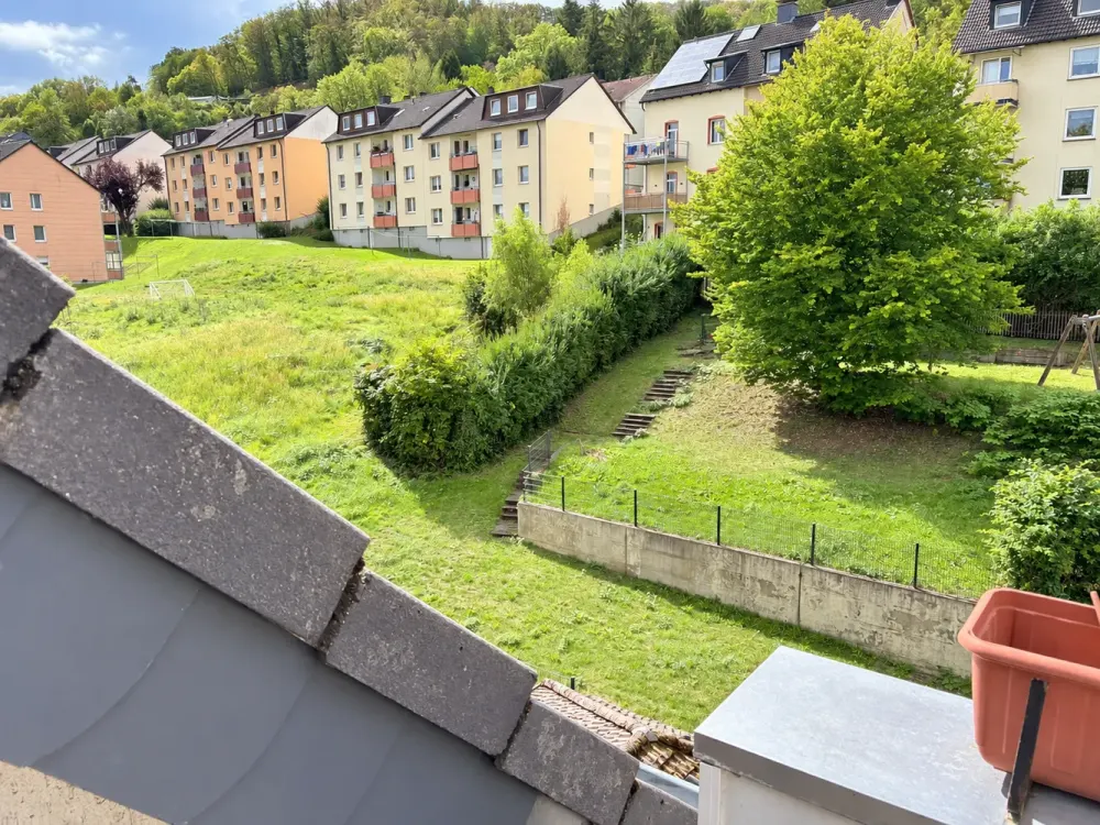 Großzügige 4-Zimmer-Maisonette mit Kamin und Balkon über zwei Ebenen
