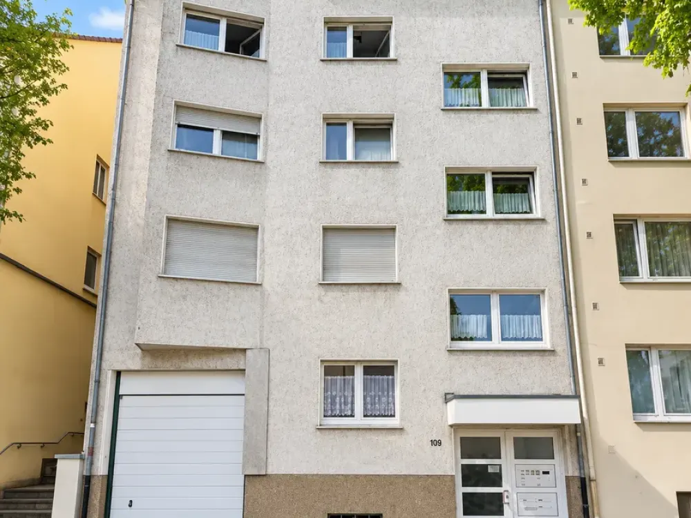 Großzügige 4-Zimmer-Maisonette mit Kamin und Balkon über zwei Ebenen
