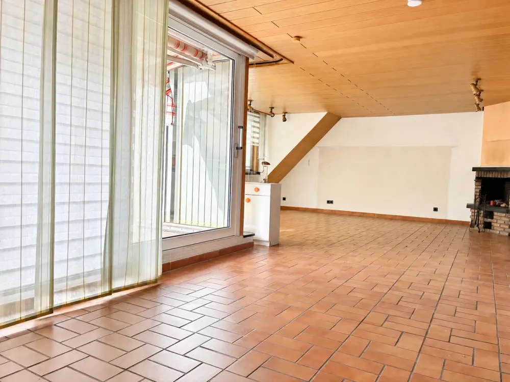 Großzügige 4-Zimmer-Maisonette mit Kamin und Balkon über zwei Ebenen