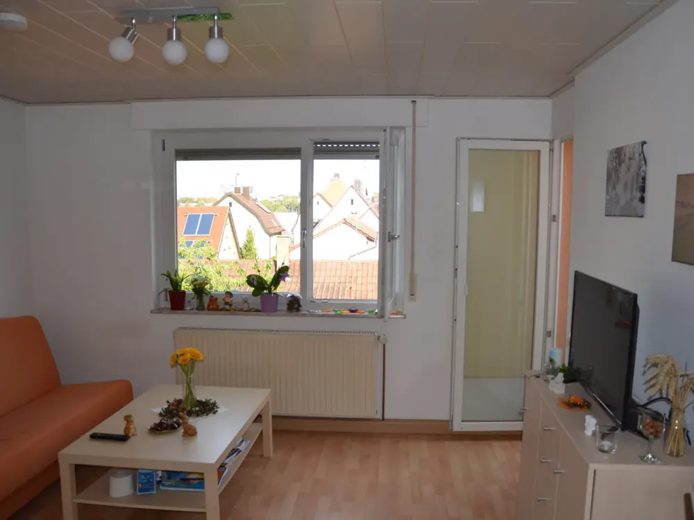 +++ 2-Zimmer-Wohnung mit Balkon und EBK in ruhiger Lage +++