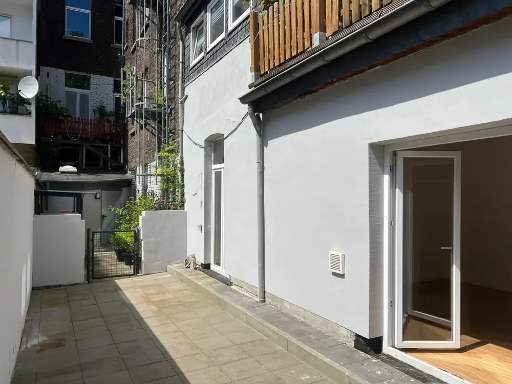 Attractive 2.5-Room Apartment with Large Terrace in Cologne Mülheim